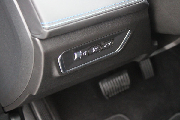 Lynk & Co 01 1.5 261PK PHEV | PANORAMA SCHUIF / KANTELDAK | INFINTY AUDIO | DODEHOEK DETECTIE | NAVIGATIE | DASHBOARD CAMERA | ELEKTRISCHE STOELVERSTELLING MET GEHEUGEN FUNCTIE | DAB+ RADIO | DRAADLOZE APPLE CARPLAY/ANDROID AUTO | DRAADLOZE TELEFOONLADER | ELEKTRISCH BEDIENBARE ACHTERKLEP | STOEL VERWARMING | 360° CAMERA | DODEHOEK DETECTIE | ZWARTE HEMEL BEKLEDING | KEYLESS ENTRY/START | 20" LICHTMETALEN VELGEN |