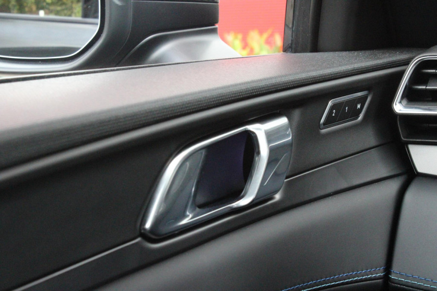 Lynk & Co 01 1.5 261PK PHEV | PANORAMA SCHUIF / KANTELDAK | INFINTY AUDIO | DODEHOEK DETECTIE | NAVIGATIE | DASHBOARD CAMERA | ELEKTRISCHE STOELVERSTELLING MET GEHEUGEN FUNCTIE | DAB+ RADIO | DRAADLOZE APPLE CARPLAY/ANDROID AUTO | DRAADLOZE TELEFOONLADER | ELEKTRISCH BEDIENBARE ACHTERKLEP | STOEL VERWARMING | 360° CAMERA | DODEHOEK DETECTIE | ZWARTE HEMEL BEKLEDING | KEYLESS ENTRY/START | 20" LICHTMETALEN VELGEN |