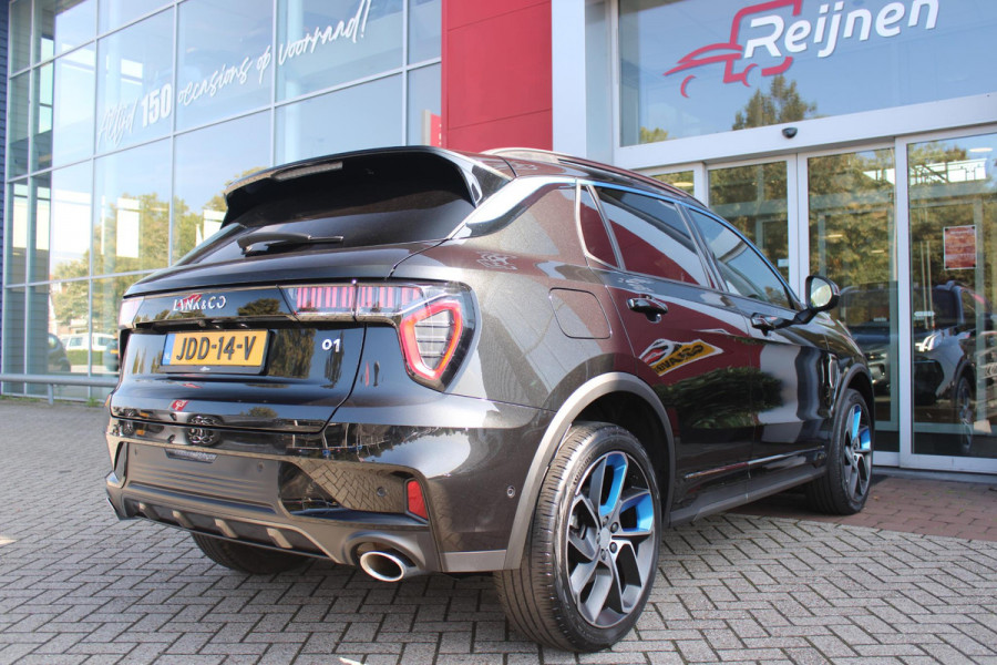 Lynk & Co 01 1.5 261PK PHEV | PANORAMA SCHUIF / KANTELDAK | INFINTY AUDIO | DODEHOEK DETECTIE | NAVIGATIE | DASHBOARD CAMERA | ELEKTRISCHE STOELVERSTELLING MET GEHEUGEN FUNCTIE | DAB+ RADIO | DRAADLOZE APPLE CARPLAY/ANDROID AUTO | DRAADLOZE TELEFOONLADER | ELEKTRISCH BEDIENBARE ACHTERKLEP | STOEL VERWARMING | 360° CAMERA | DODEHOEK DETECTIE | ZWARTE HEMEL BEKLEDING | KEYLESS ENTRY/START | 20" LICHTMETALEN VELGEN |