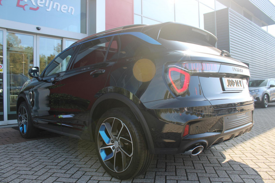 Lynk & Co 01 1.5 261PK PHEV | PANORAMA SCHUIF / KANTELDAK | INFINTY AUDIO | DODEHOEK DETECTIE | NAVIGATIE | DASHBOARD CAMERA | ELEKTRISCHE STOELVERSTELLING MET GEHEUGEN FUNCTIE | DAB+ RADIO | DRAADLOZE APPLE CARPLAY/ANDROID AUTO | DRAADLOZE TELEFOONLADER | ELEKTRISCH BEDIENBARE ACHTERKLEP | STOEL VERWARMING | 360° CAMERA | DODEHOEK DETECTIE | ZWARTE HEMEL BEKLEDING | KEYLESS ENTRY/START | 20" LICHTMETALEN VELGEN |