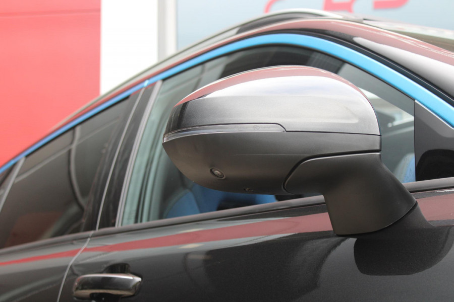 Lynk & Co 01 1.5 261PK PHEV | PANORAMA SCHUIF / KANTELDAK | INFINTY AUDIO | DODEHOEK DETECTIE | NAVIGATIE | DASHBOARD CAMERA | ELEKTRISCHE STOELVERSTELLING MET GEHEUGEN FUNCTIE | DAB+ RADIO | DRAADLOZE APPLE CARPLAY/ANDROID AUTO | DRAADLOZE TELEFOONLADER | ELEKTRISCH BEDIENBARE ACHTERKLEP | STOEL VERWARMING | 360° CAMERA | DODEHOEK DETECTIE | ZWARTE HEMEL BEKLEDING | KEYLESS ENTRY/START | 20" LICHTMETALEN VELGEN |