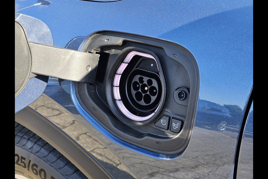 Ford Kuga 2.5 PHEV Titanium 225 pk | Trekhaak | Camera | Winterpack | Keyless entry | PDC v+a | Zéér netjes