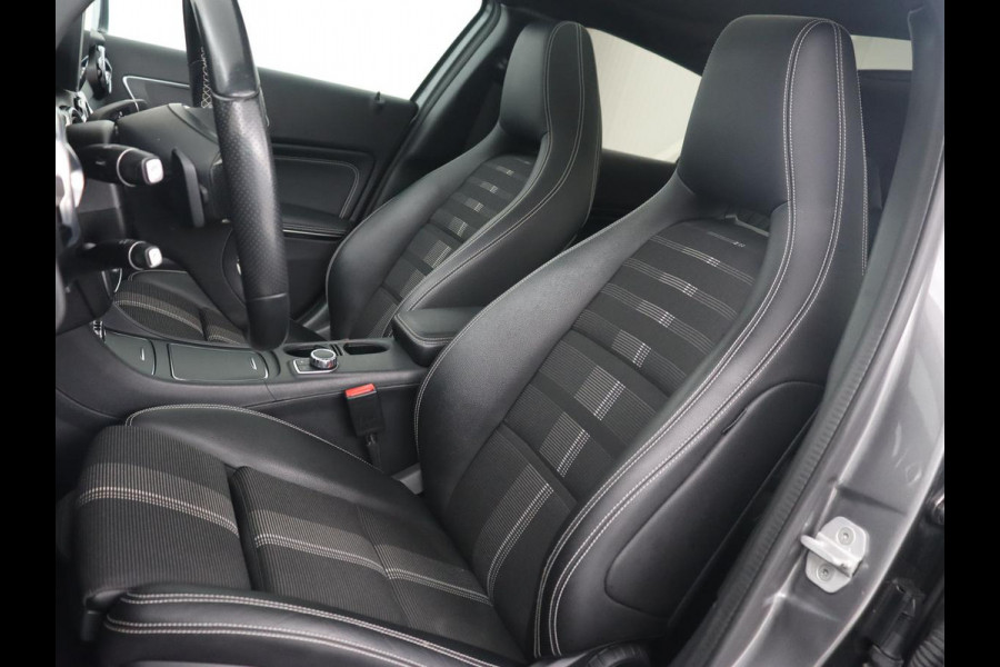Mercedes-Benz GLA 200 Premium Plus | Panoramadak | Trekhaak | Navigatie | Camera | Automaat | Cruise control | Stoelverwarming | LED | Bluetooth | Parkeersensor | LMV 19 inch | Half leder