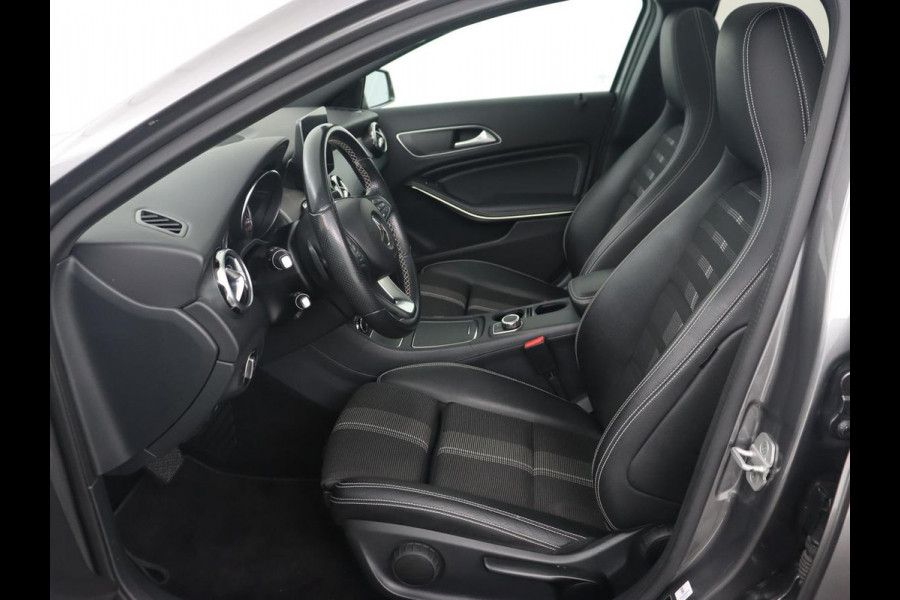 Mercedes-Benz GLA 200 Premium Plus | Panoramadak | Trekhaak | Navigatie | Camera | Automaat | Cruise control | Stoelverwarming | LED | Bluetooth | Parkeersensor | LMV 19 inch | Half leder