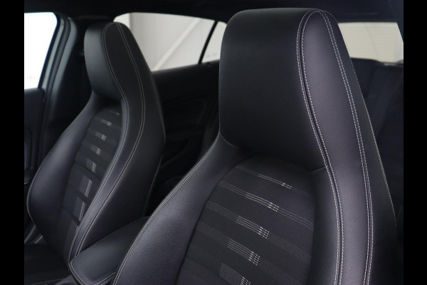 Mercedes-Benz GLA 200 Premium Plus | Panoramadak | Trekhaak | Navigatie | Camera | Automaat | Cruise control | Stoelverwarming | LED | Bluetooth | Parkeersensor | LMV 19 inch | Half leder