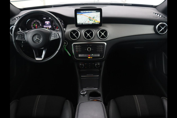 Mercedes-Benz GLA 200 Premium Plus | Panoramadak | Trekhaak | Navigatie | Camera | Automaat | Cruise control | Stoelverwarming | LED | Bluetooth | Parkeersensor | LMV 19 inch | Half leder