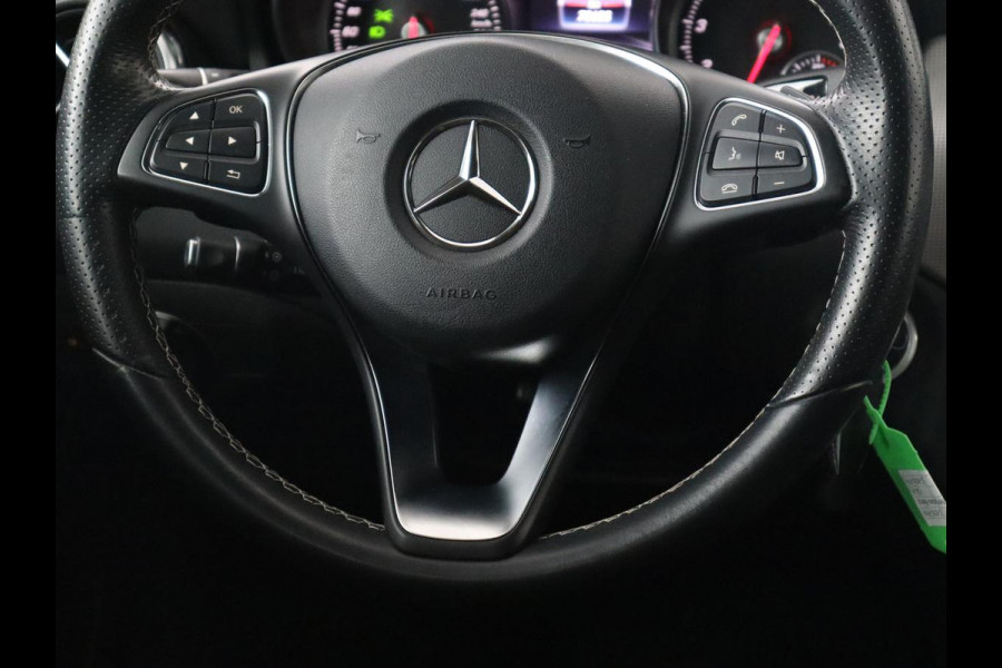 Mercedes-Benz GLA 200 Premium Plus | Panoramadak | Trekhaak | Navigatie | Camera | Automaat | Cruise control | Stoelverwarming | LED | Bluetooth | Parkeersensor | LMV 19 inch | Half leder