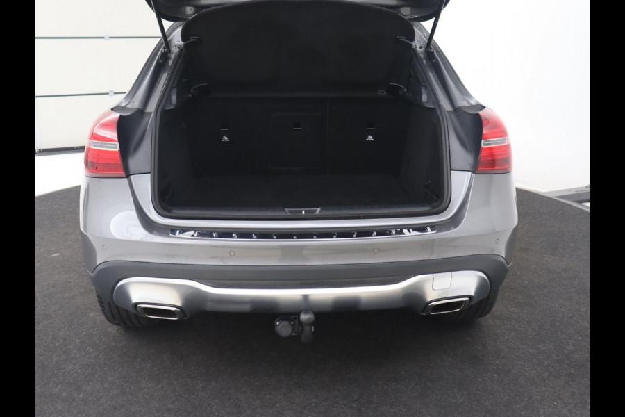 Mercedes-Benz GLA 200 Premium Plus | Panoramadak | Trekhaak | Navigatie | Camera | Automaat | Cruise control | Stoelverwarming | LED | Bluetooth | Parkeersensor | LMV 19 inch | Half leder