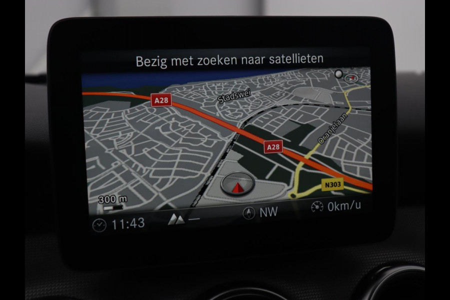 Mercedes-Benz GLA 200 Premium Plus | Panoramadak | Trekhaak | Navigatie | Camera | Automaat | Cruise control | Stoelverwarming | LED | Bluetooth | Parkeersensor | LMV 19 inch | Half leder