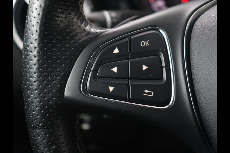 Mercedes-Benz GLA 200 Premium Plus | Panoramadak | Trekhaak | Navigatie | Camera | Automaat | Cruise control | Stoelverwarming | LED | Bluetooth | Parkeersensor | LMV 19 inch | Half leder