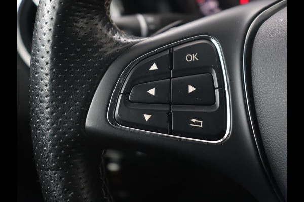Mercedes-Benz GLA 200 Premium Plus | Panoramadak | Trekhaak | Navigatie | Camera | Automaat | Cruise control | Stoelverwarming | LED | Bluetooth | Parkeersensor | LMV 19 inch | Half leder