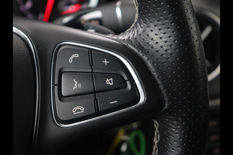 Mercedes-Benz GLA 200 Premium Plus | Panoramadak | Trekhaak | Navigatie | Camera | Automaat | Cruise control | Stoelverwarming | LED | Bluetooth | Parkeersensor | LMV 19 inch | Half leder