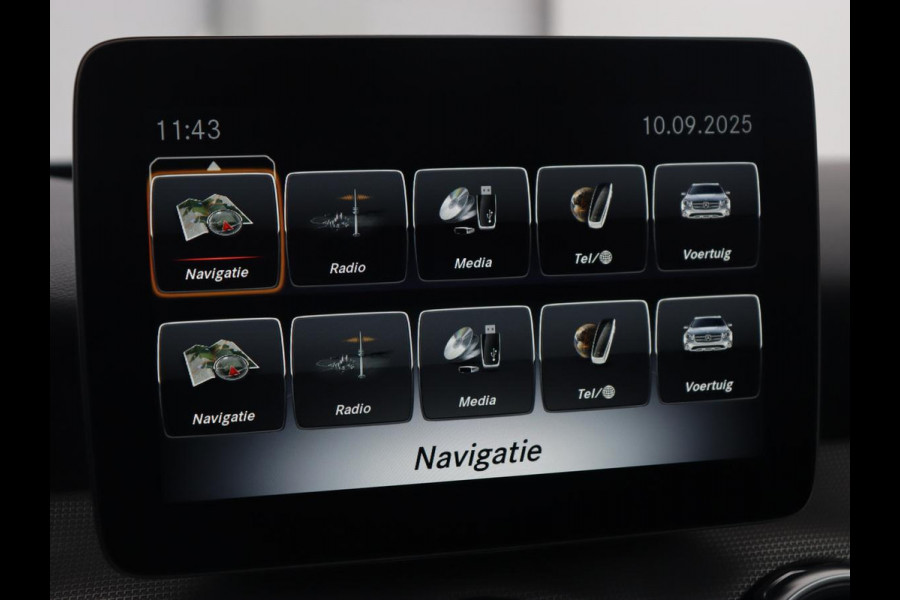 Mercedes-Benz GLA 200 Premium Plus | Panoramadak | Trekhaak | Navigatie | Camera | Automaat | Cruise control | Stoelverwarming | LED | Bluetooth | Parkeersensor | LMV 19 inch | Half leder