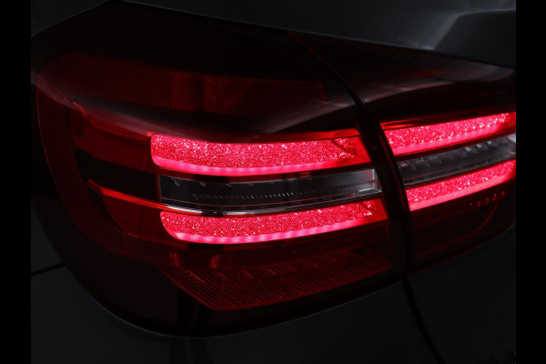 Mercedes-Benz GLA 200 Premium Plus | Panoramadak | Trekhaak | Navigatie | Camera | Automaat | Cruise control | Stoelverwarming | LED | Bluetooth | Parkeersensor | LMV 19 inch | Half leder