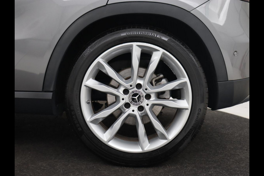 Mercedes-Benz GLA 200 Premium Plus | Panoramadak | Trekhaak | Navigatie | Camera | Automaat | Cruise control | Stoelverwarming | LED | Bluetooth | Parkeersensor | LMV 19 inch | Half leder