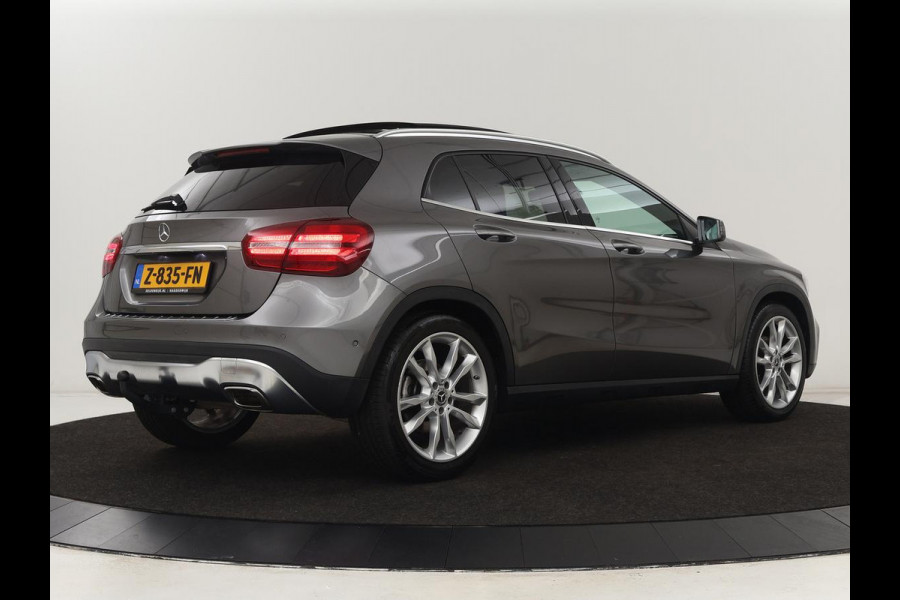 Mercedes-Benz GLA 200 Premium Plus | Panoramadak | Trekhaak | Navigatie | Camera | Automaat | Cruise control | Stoelverwarming | LED | Bluetooth | Parkeersensor | LMV 19 inch | Half leder