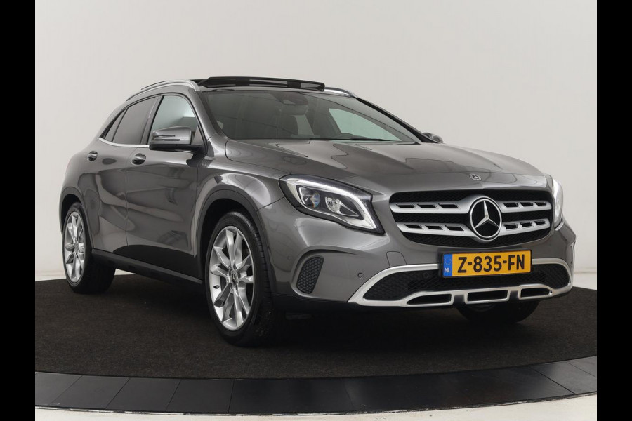 Mercedes-Benz GLA 200 Premium Plus | Panoramadak | Trekhaak | Navigatie | Camera | Automaat | Cruise control | Stoelverwarming | LED | Bluetooth | Parkeersensor | LMV 19 inch | Half leder