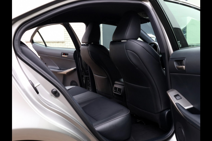 Lexus IS 300h Hybrid F-Sport Line | Premium Audio | Safety Pack | Trekhaa