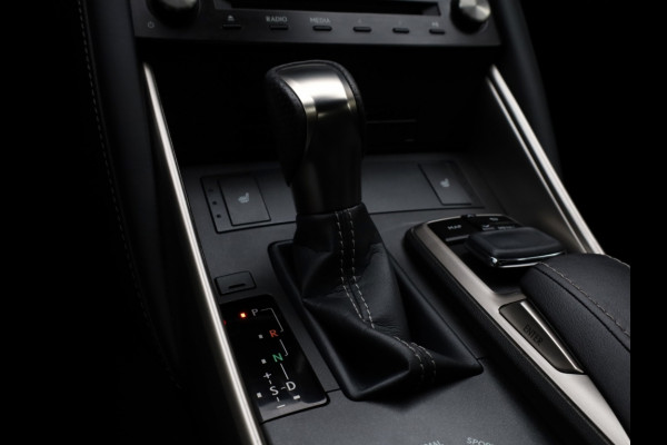 Lexus IS 300h Hybrid F-Sport Line | Premium Audio | Safety Pack | Trekhaa