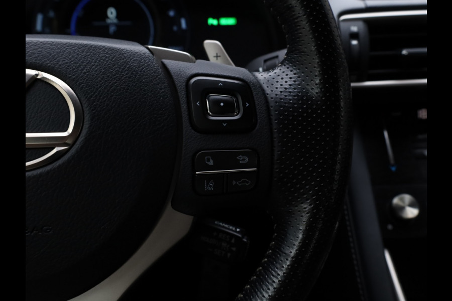 Lexus IS 300h Hybrid F-Sport Line | Premium Audio | Safety Pack | Trekhaa