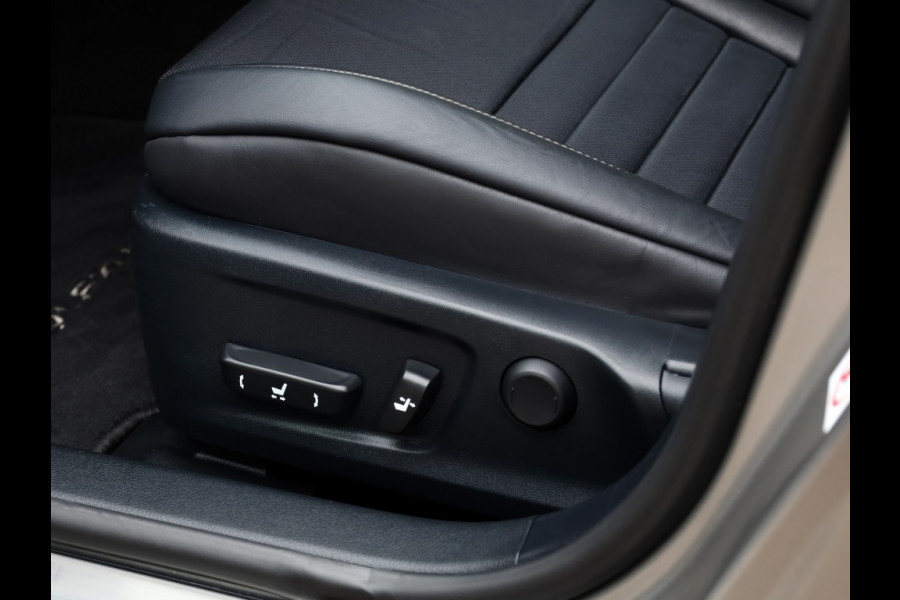 Lexus IS 300h Hybrid F-Sport Line | Premium Audio | Safety Pack | Trekhaa