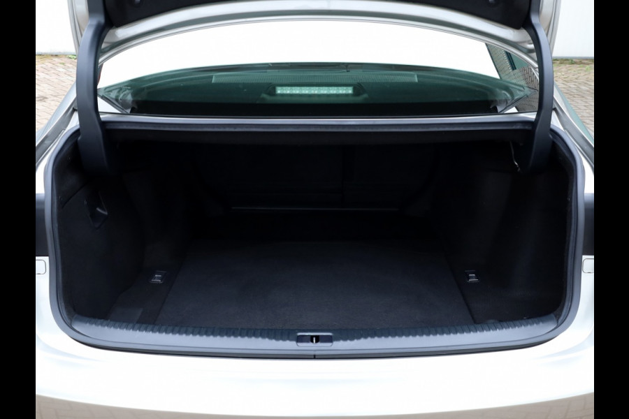 Lexus IS 300h Hybrid F-Sport Line | Premium Audio | Safety Pack | Trekhaa