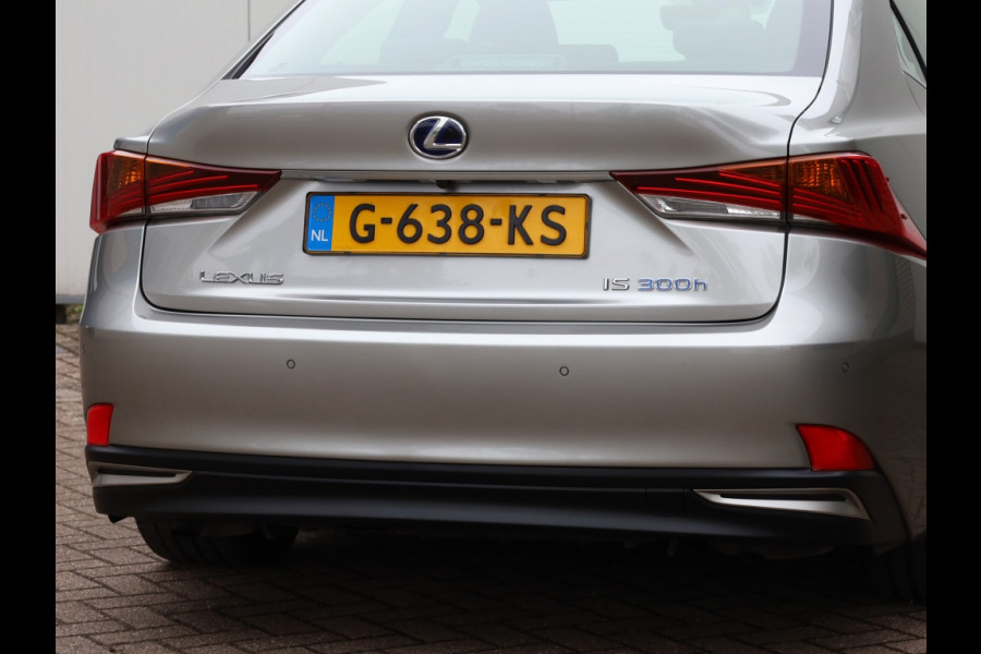 Lexus IS 300h Hybrid F-Sport Line | Premium Audio | Safety Pack | Trekhaa