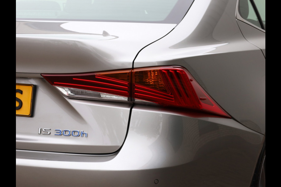 Lexus IS 300h Hybrid F-Sport Line | Premium Audio | Safety Pack | Trekhaa
