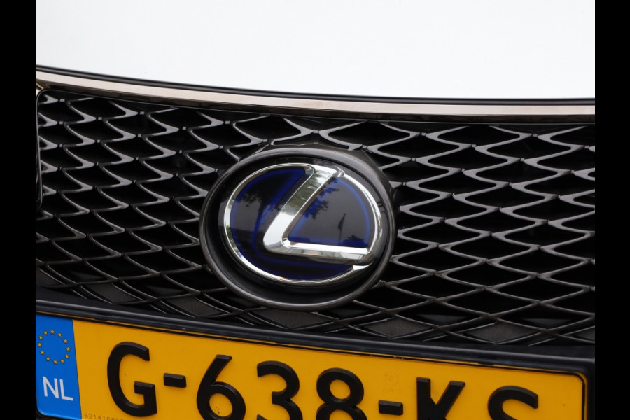 Lexus IS 300h Hybrid F-Sport Line | Premium Audio | Safety Pack | Trekhaa