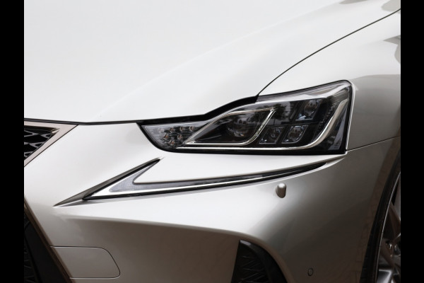 Lexus IS 300h Hybrid F-Sport Line | Premium Audio | Safety Pack | Trekhaa