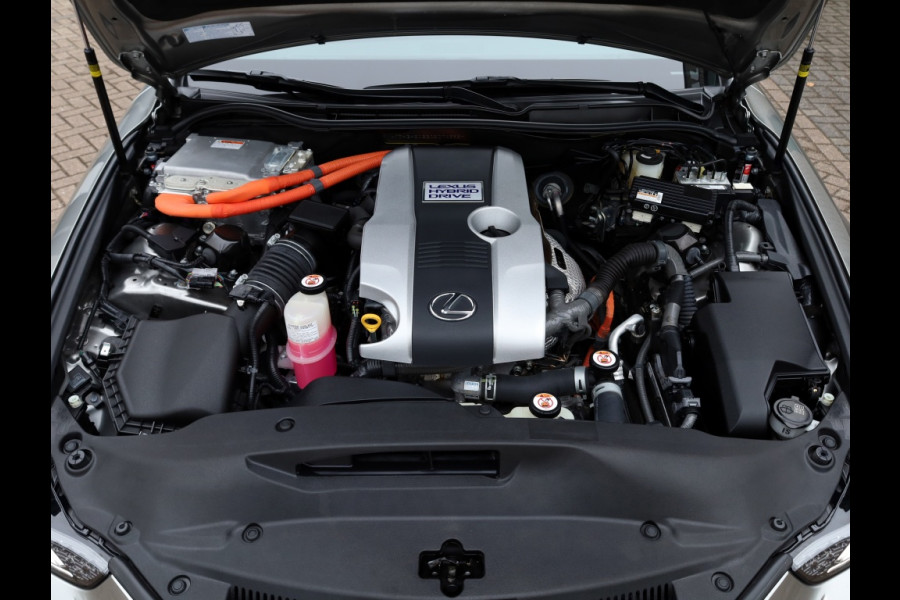 Lexus IS 300h Hybrid F-Sport Line | Premium Audio | Safety Pack | Trekhaa