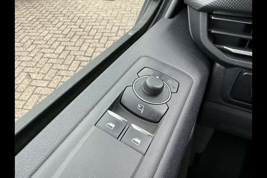 Ford Transit Custom 320 2.0 TDCI L2H1 Limited 130pk Automaat SCI Adaptieve Cruise | Achteruitrijcamera | Stoelverwarming | 17 inch velgen