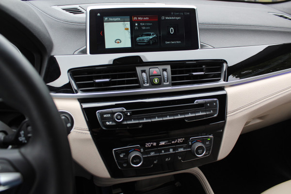 BMW X2 sDrive20i High Exe. M Sport / Camera / Leder / Head-up / 20'' / Navi. Proff / Stoelverwarming / DAB