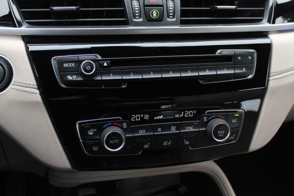 BMW X2 sDrive20i High Exe. M Sport / Camera / Leder / Head-up / 20'' / Navi. Proff / Stoelverwarming / DAB