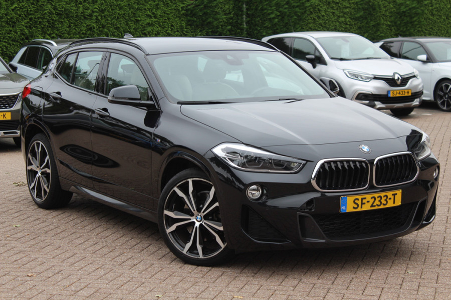 BMW X2 sDrive20i High Exe. M Sport / Camera / Leder / Head-up / 20'' / Navi. Proff / Stoelverwarming / DAB