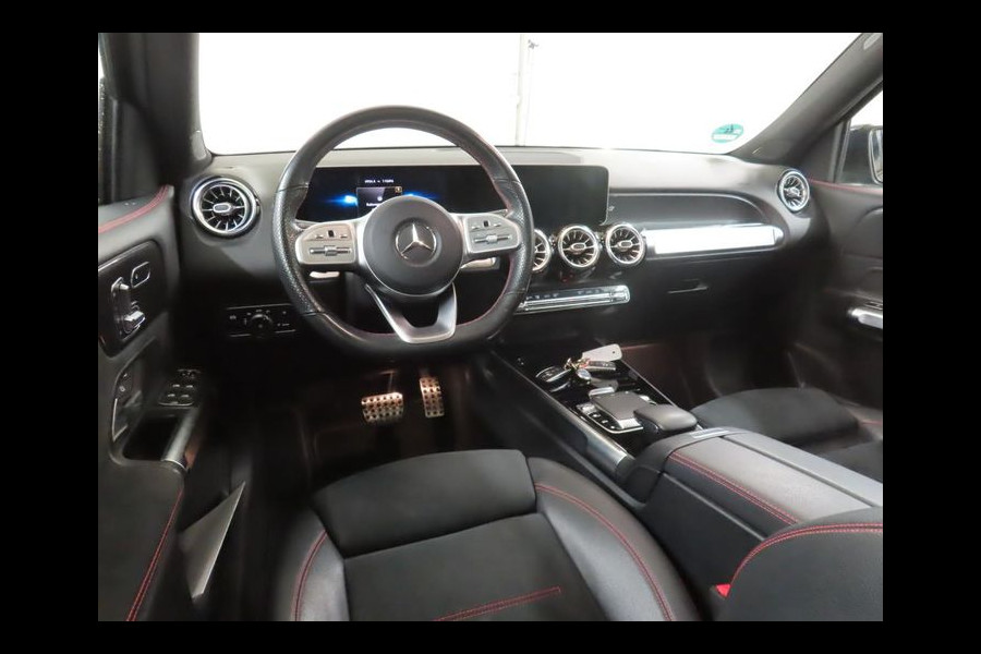 Mercedes-Benz Glb 200 Business Solution AMG | Pano | Trekhaak | Stoelverwarming | Camera | Elek. stoelen memory | Business Plus | Elek. achterklep | Keyless | Vol |