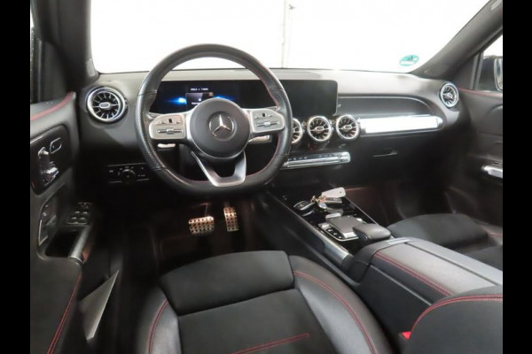 Mercedes-Benz Glb 200 Business Solution AMG | Pano | Trekhaak | Stoelverwarming | Camera | Elek. stoelen memory | Business Plus | Elek. achterklep | Keyless | Vol |