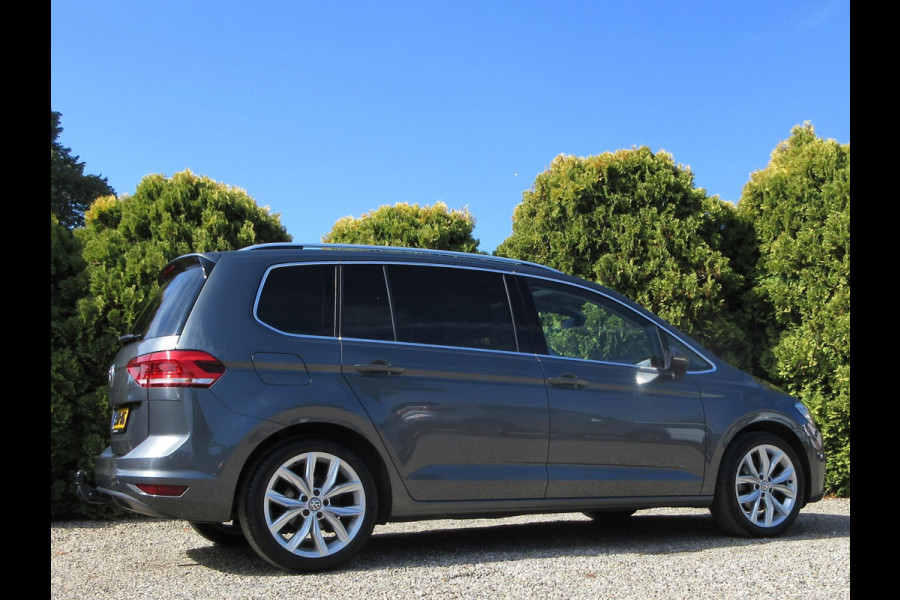 Volkswagen Touran 1.5 TSI Highline Automaat*Navi*Pano.dak*Trekhaak*