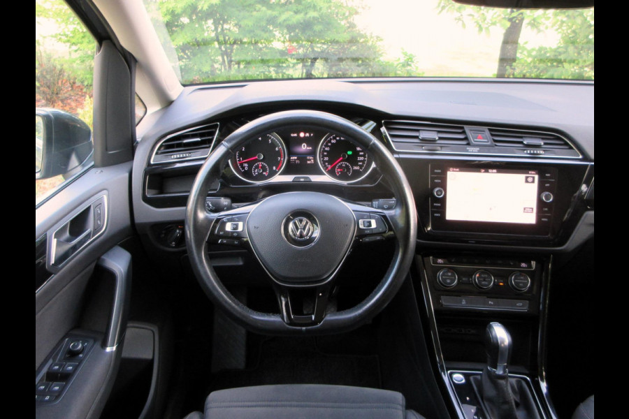 Volkswagen Touran 1.5 TSI Highline Automaat*Navi*Pano.dak*Trekhaak*