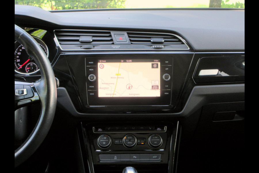 Volkswagen Touran 1.5 TSI Highline Automaat*Navi*Pano.dak*Trekhaak*