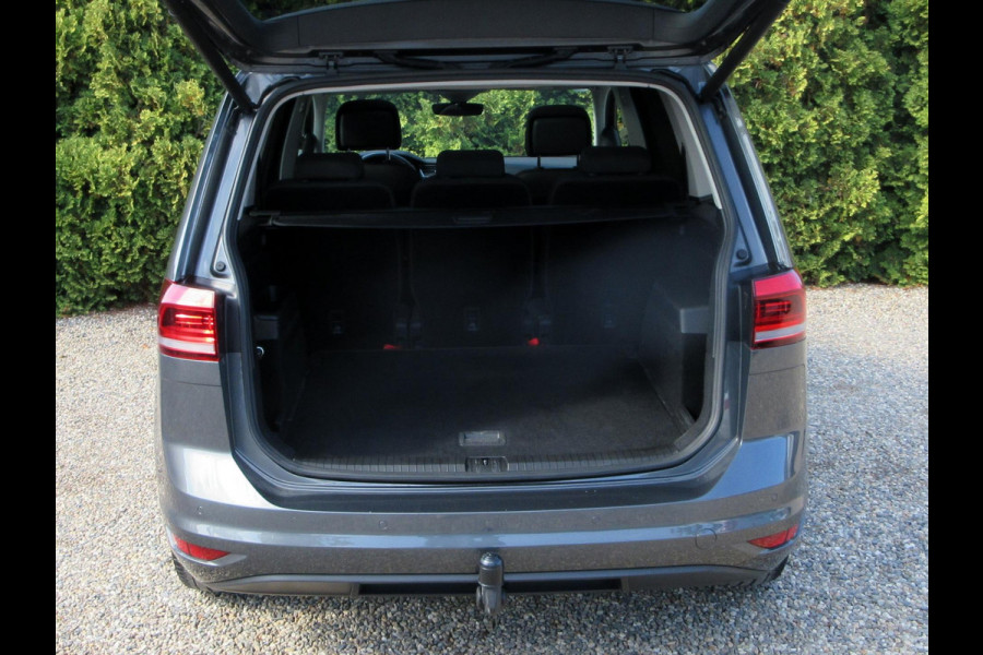 Volkswagen Touran 1.5 TSI Highline Automaat*Navi*Pano.dak*Trekhaak*