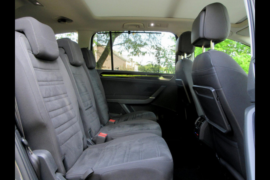 Volkswagen Touran 1.5 TSI Highline Automaat*Navi*Pano.dak*Trekhaak*