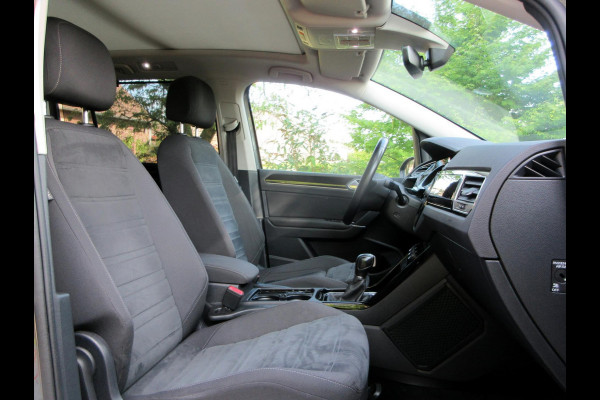 Volkswagen Touran 1.5 TSI Highline Automaat*Navi*Pano.dak*Trekhaak*