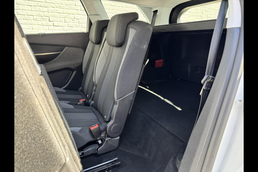 Peugeot 5008 1.2 PureTech Blue Lease Premium Avantage Automaat 7p Cruise control Climate control Navigatie Apple / Android