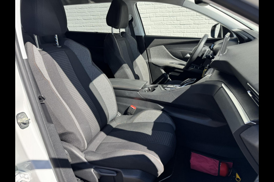 Peugeot 5008 1.2 PureTech Blue Lease Premium Avantage Automaat 7p Cruise control Climate control Navigatie Apple / Android