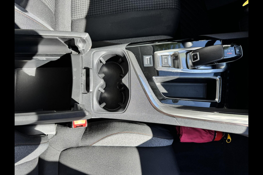 Peugeot 5008 1.2 PureTech Blue Lease Premium Avantage Automaat 7p Cruise control Climate control Navigatie Apple / Android