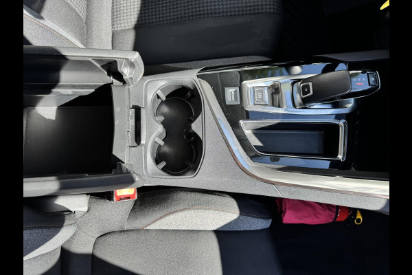 Peugeot 5008 1.2 PureTech Blue Lease Premium Avantage Automaat 7p Cruise control Climate control Navigatie Apple / Android