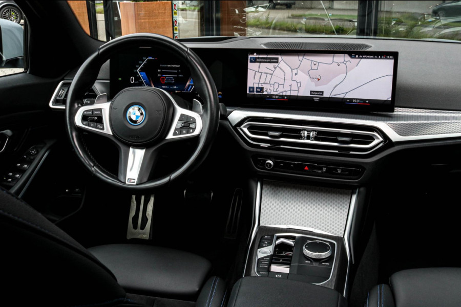 BMW 3 Serie Touring 320e - M-SPORT - PANO - CAMERA - BROOKLYN GREY