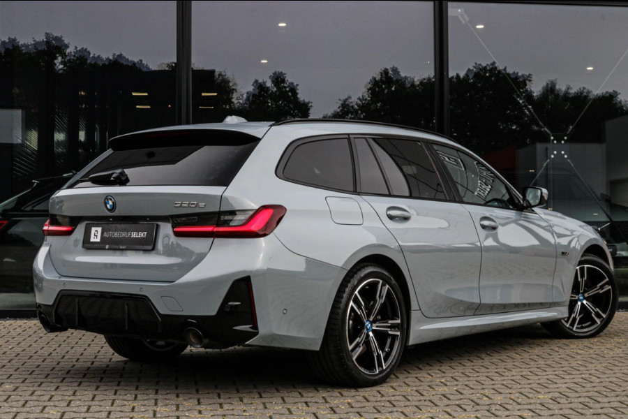 BMW 3 Serie Touring 320e - M-SPORT - PANO - CAMERA - BROOKLYN GREY