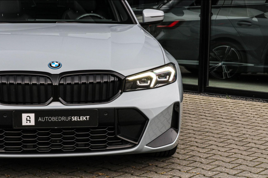 BMW 3 Serie Touring 320e - M-SPORT - PANO - CAMERA - BROOKLYN GREY